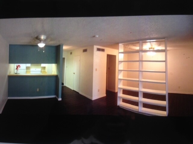 Building Photo - 2832 S Bartell Dr