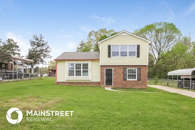 Building Photo - 4905 S Singing Woods Pl