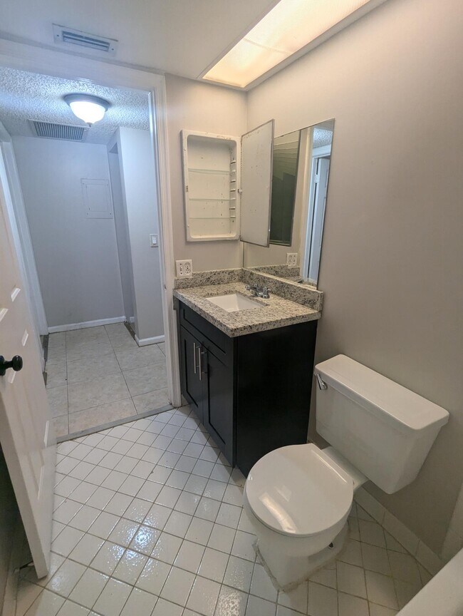 Building Photo - 4659 Oak Terrace Dr