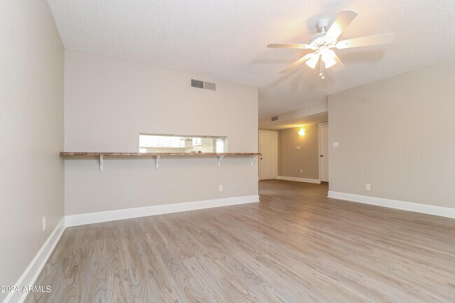 Foto del edificio - 1005 W Danbury Dr