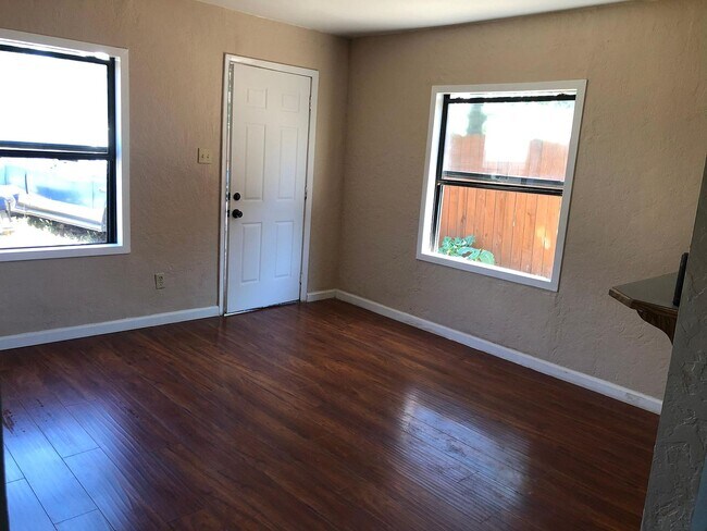 Building Photo - 260 El Camino Ave