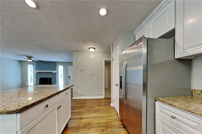Foto del edificio - 4414 Treeline Way