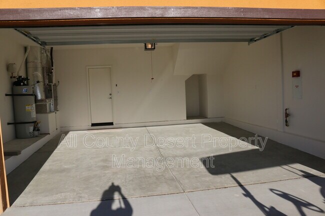 Foto del edificio - 52258 Rosewood Ln