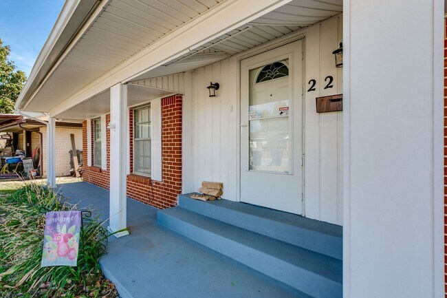 Foto del edificio - Spacious 4-Bedroom Home in Mature Neighborhood