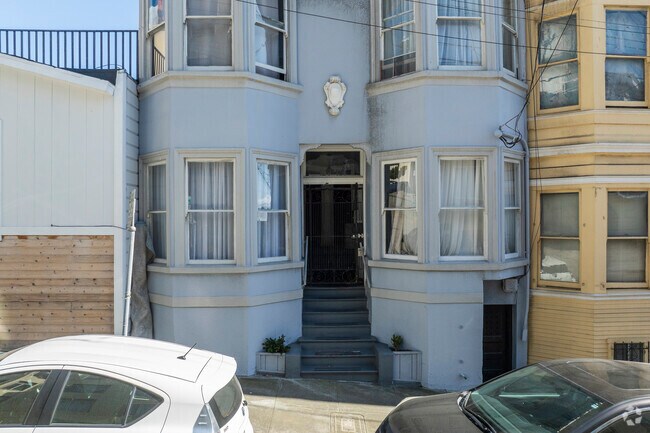 Entrada - 127 Bernard St