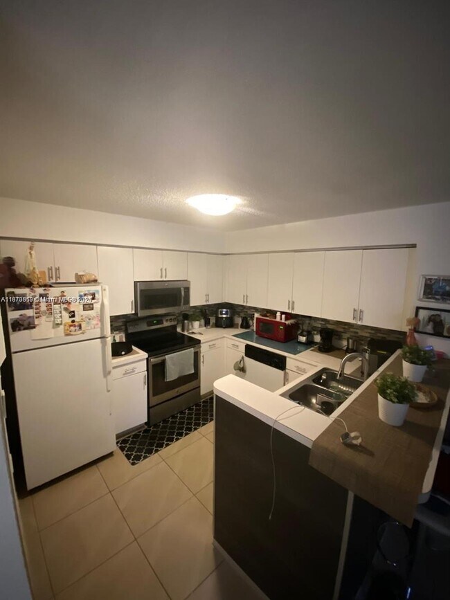 Foto del edificio - 4440 NW 107th Ave