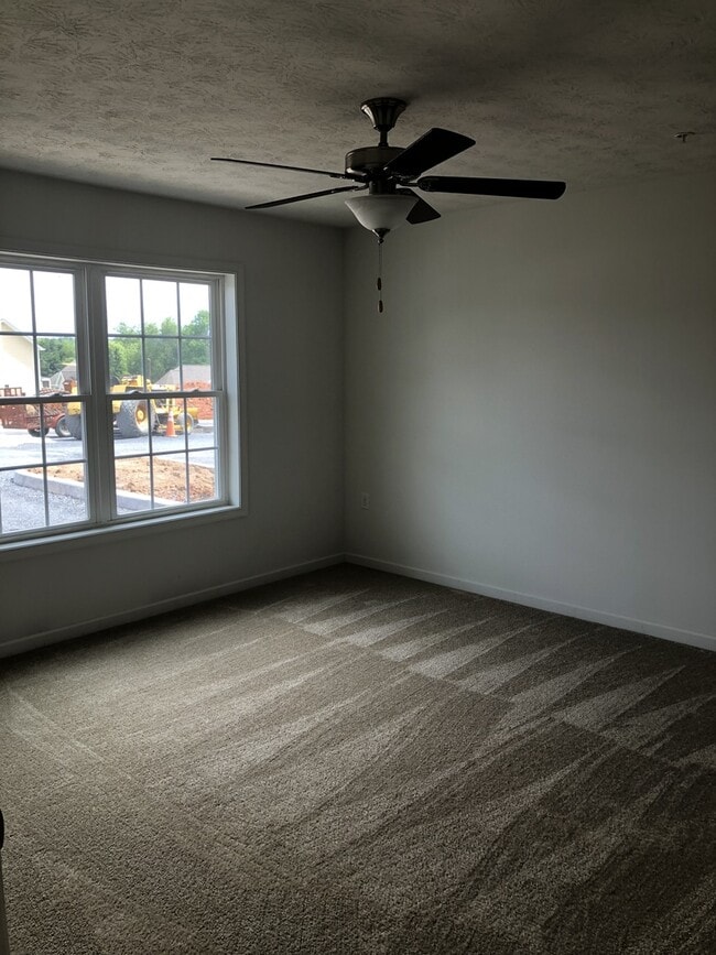 Building Photo - One Bedroom Garden Apartment