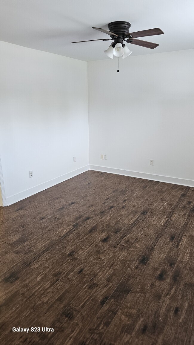 Foto del edificio - 912 Laurel Ln