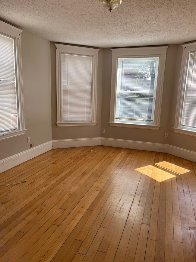 Building Photo - 109 Nilsson St