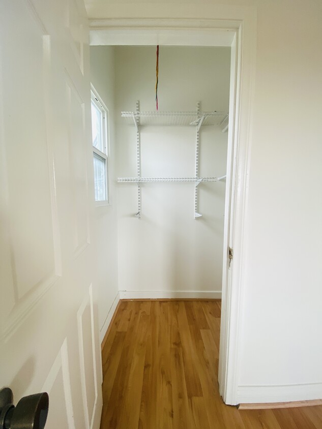 Foto principal - 251 N Kenmore Ave