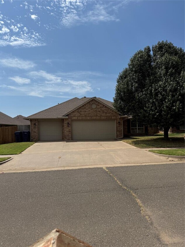Foto principal - 10904 SW 30th Terrace
