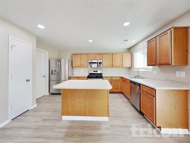 Building Photo - 6407 Black Hawk Dr NE