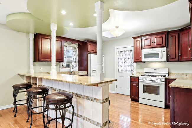 Building Photo - 1219 Brentwood Dr