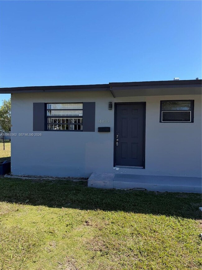 Foto del edificio - 14425-1442 Booker T Washington Blvd