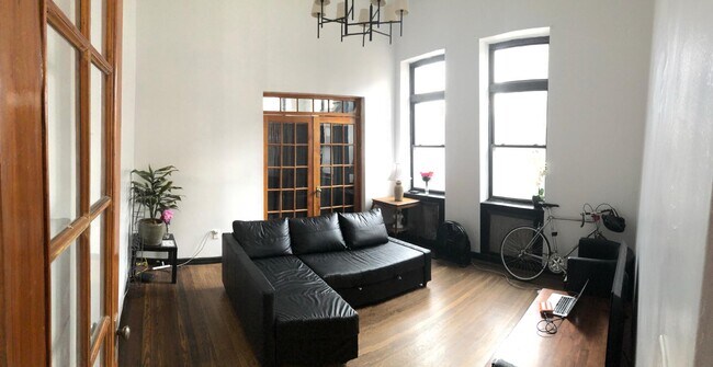 Foto del edificio - 4260 Broadway