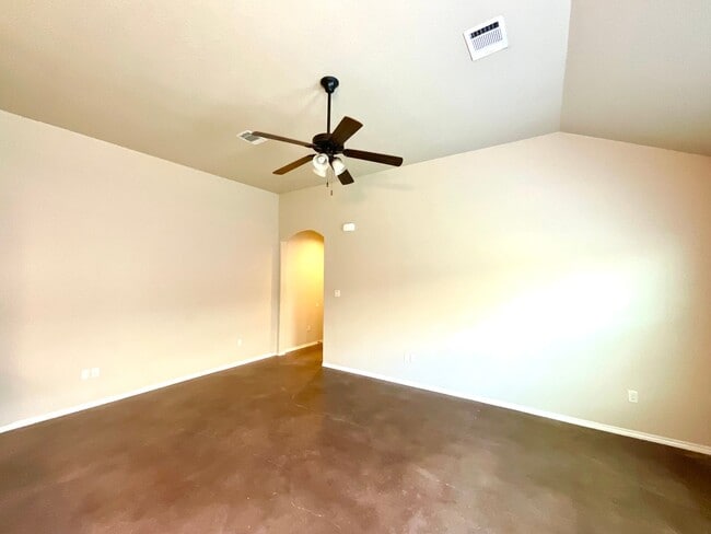Building Photo - 2575 Pahmeyer Rd