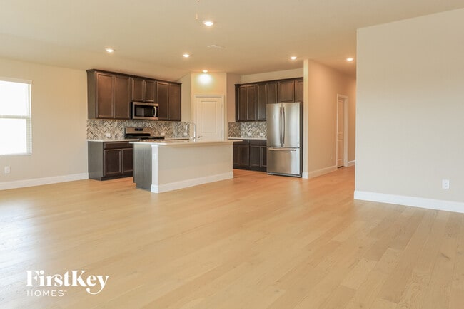 Building Photo - 2117 Clarion Dr