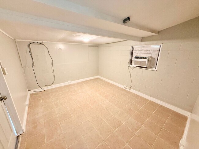 Foto del edificio - 4 Bedroom / 1 Bath House for Rent in Wailuku!