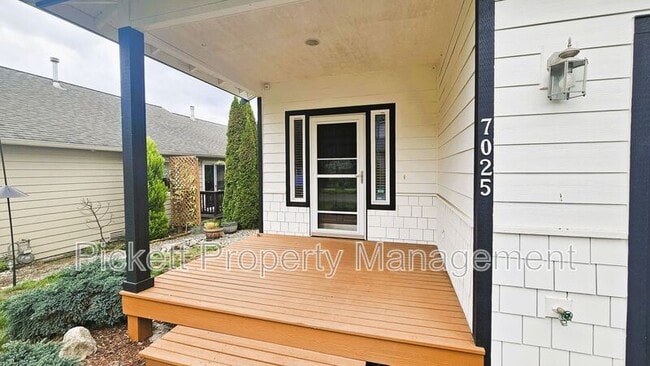 Photo - 7025 Stourbridge Pl NE House