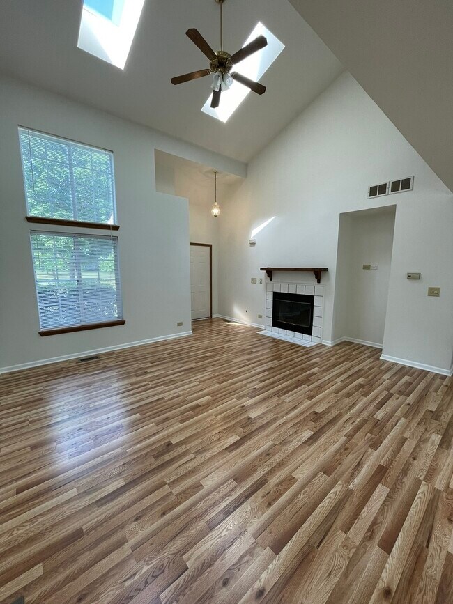 Foto del edificio - 4440 Larkspur Ln
