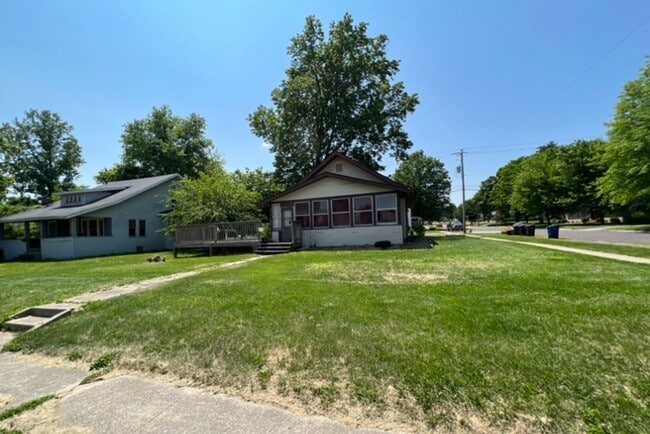 Building Photo - Great Location - $2000 Down / $880 Month