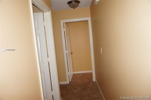 Building Photo - 561 SW 181st Ave