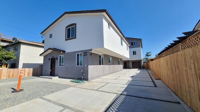 Foto del edificio - 1658 E 60th St