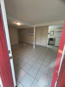 Building Photo - 1208 N Sylvania Ave