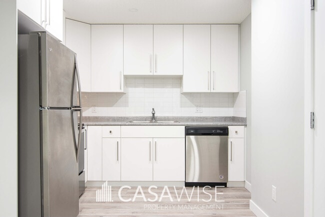 Building Photo - 17507-17565 65 St NW