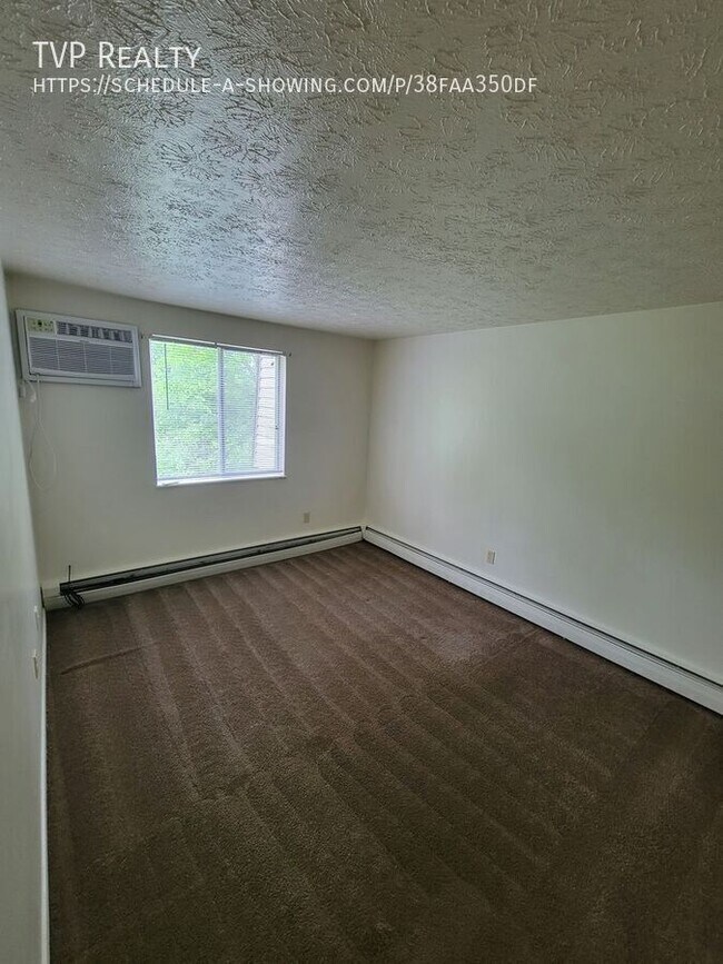 Foto del edificio - 1454 W River Rd N