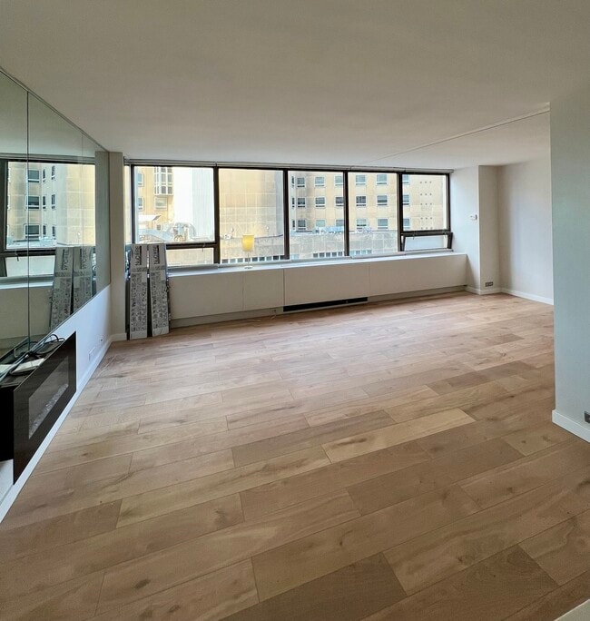 Building Photo - 2800 N Lake Shore Dr