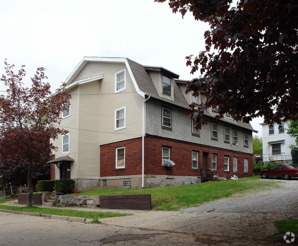 Primary Photo - 1345 Highbrook St
