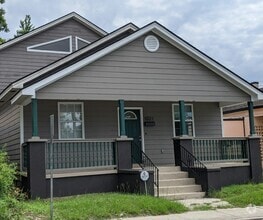 Building Photo - 1021 W Victory Dr
