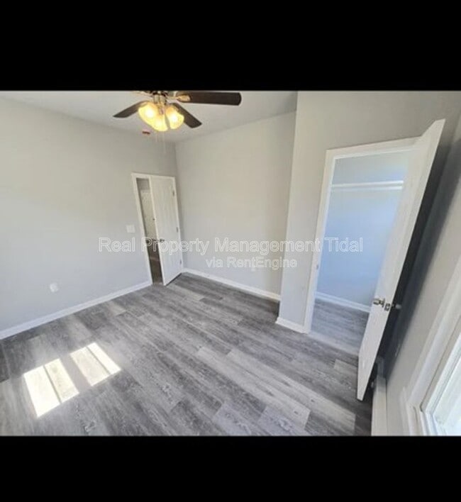 Building Photo - 22 Riverview Ave
