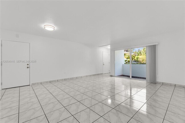 Building Photo - 9354 SW 77th Ave