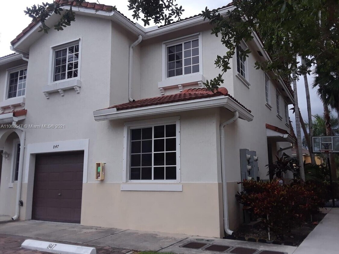 Primary Photo - 20901 NW 14th Pl