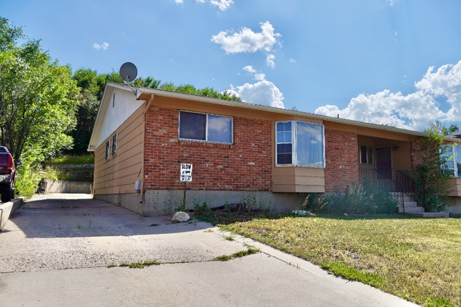 Building Photo - 47 Newport Cir