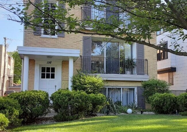 Building Photo - 116 Pine Ave