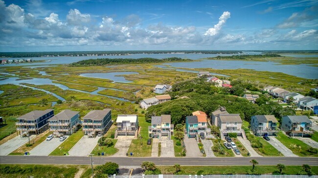 Foto del edificio - FULLY FURNISHED OFF-SEASON RENTAL - AVAILA...
