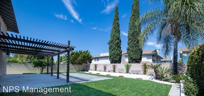 Building Photo - 5 br, 3 bath House - 5455 Vista Sierra