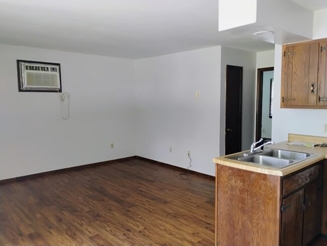 Building Photo - 309 E Bryan St