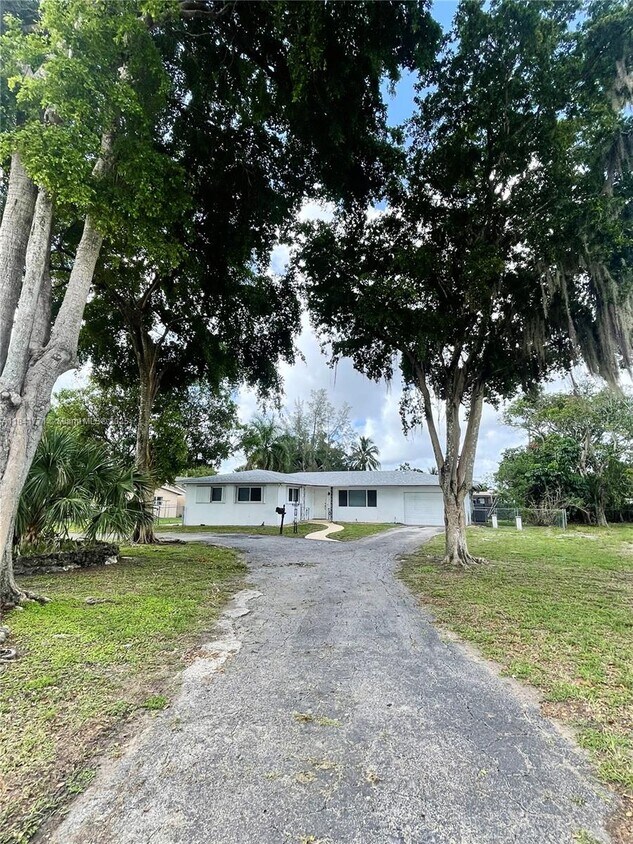 Foto principal - 4430 W Broward Blvd