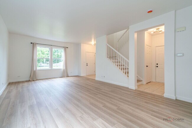 Building Photo - 178 W Hampton Dr