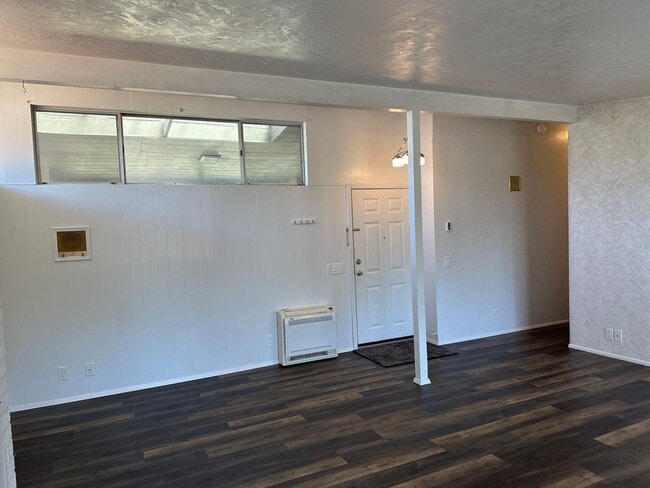 Building Photo - Updated 3 bedroom 1 bath house in Eugene