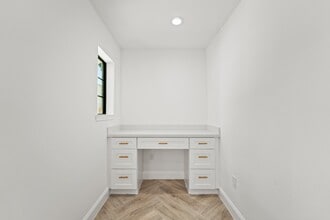 Building Photo - 10722 Lynbrook Dr