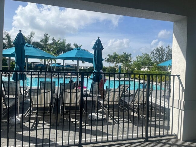 Building Photo - 2623 SE 8th Ct