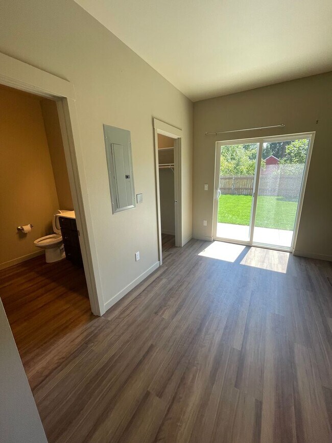 Building Photo - 176 Hiatt St