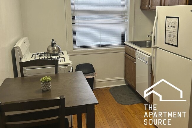 Photo - 1911 W Larchmont Ave Apartment