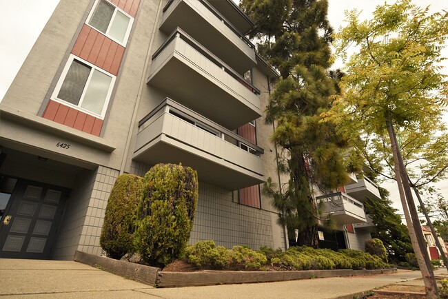 Building Photo - 6425 Central Ave