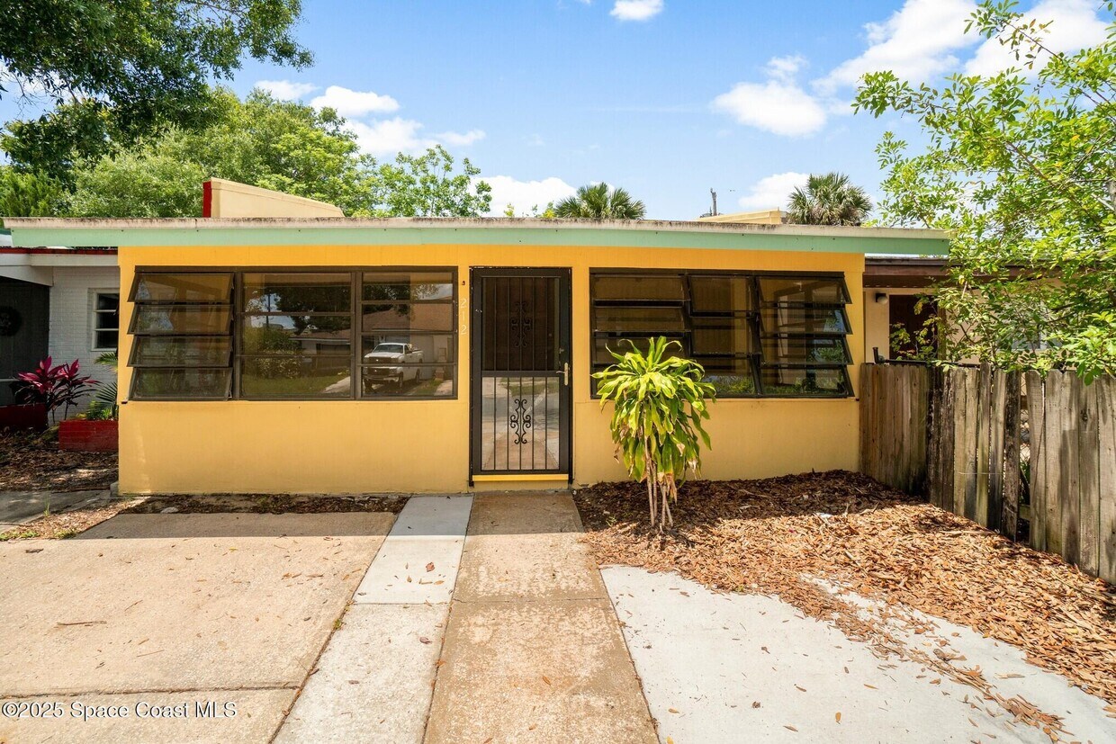 Foto principal - 212 E Towne Pl